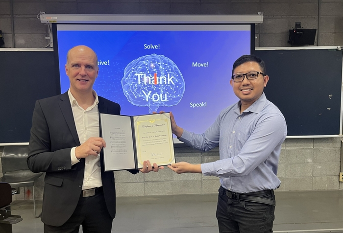 德國福茲堡應用科技大學前校長Dr.Robert Grebner蒞臨本學程專題演講圖片