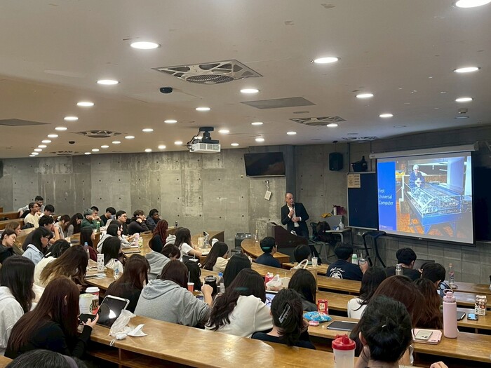 德國福茲堡應用科技大學前校長Dr.Robert Grebner蒞臨本學程專題演講圖片